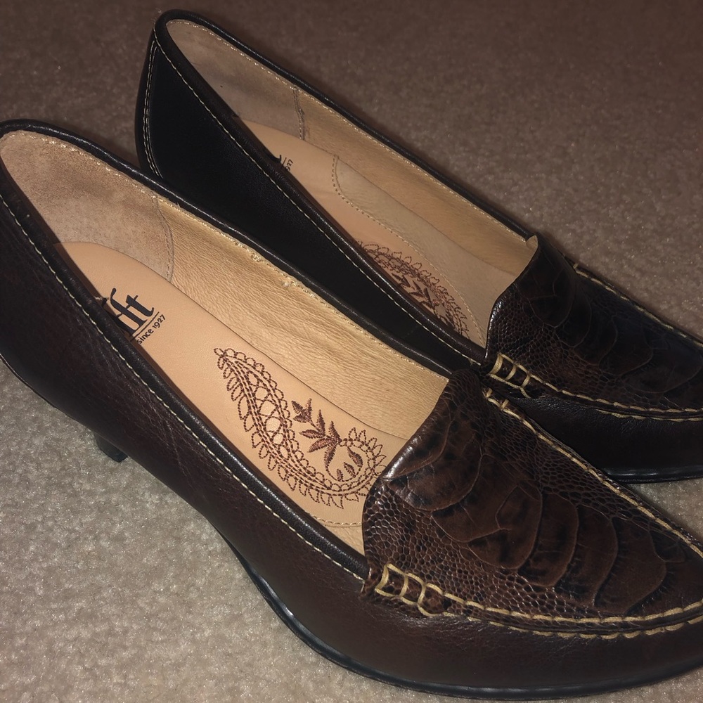 SOFFT brand brown embossed croc leather heels